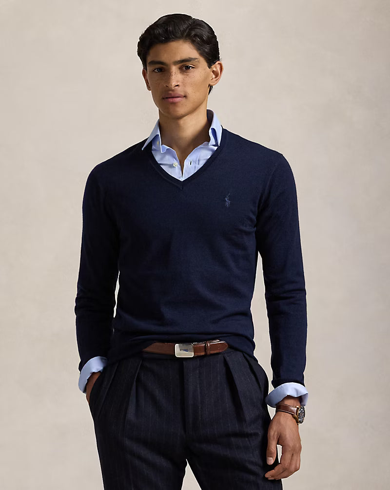 Jersey de lana lavable, corte ajustado y cuello en V