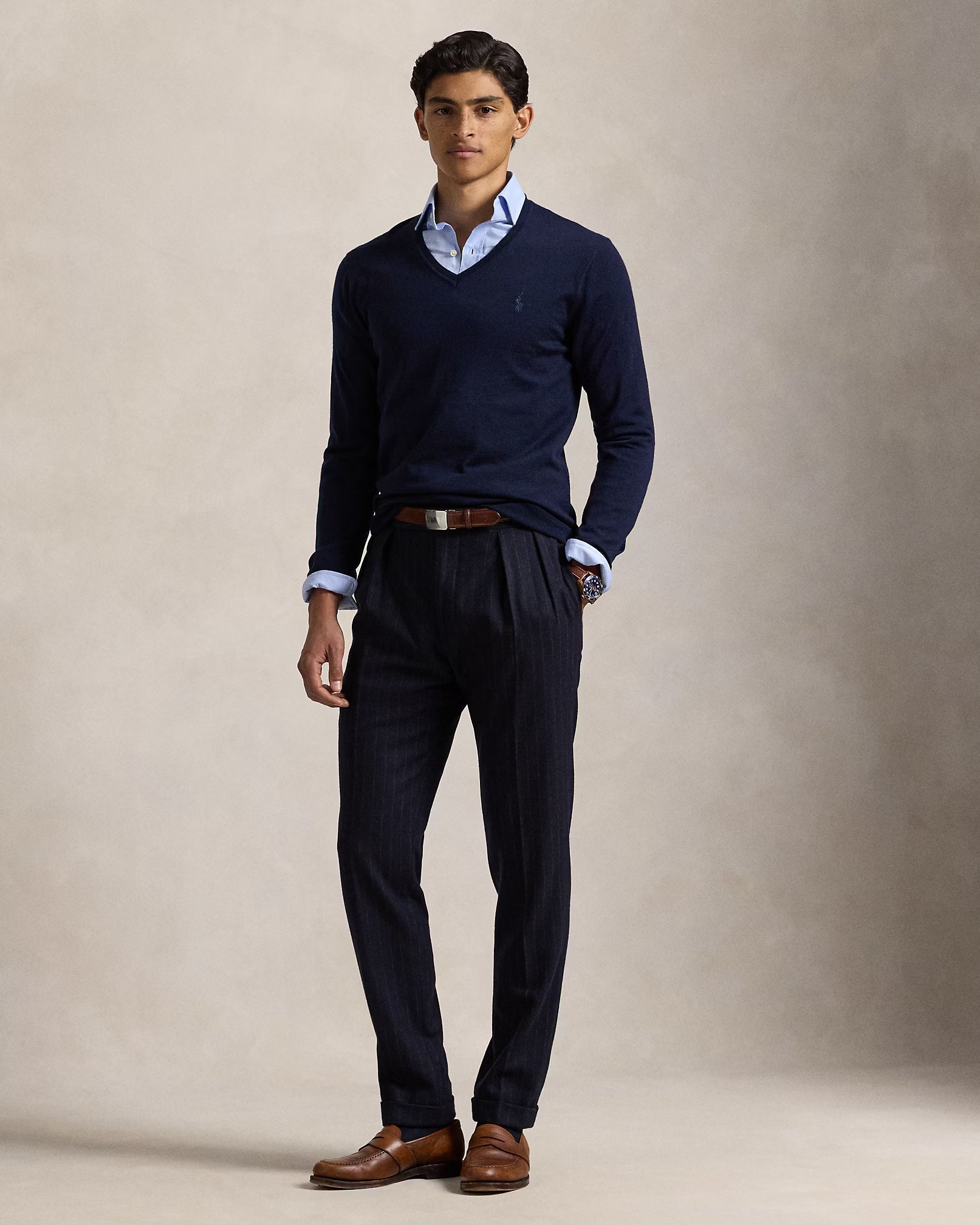 Jersey de lana lavable, corte ajustado y cuello en V