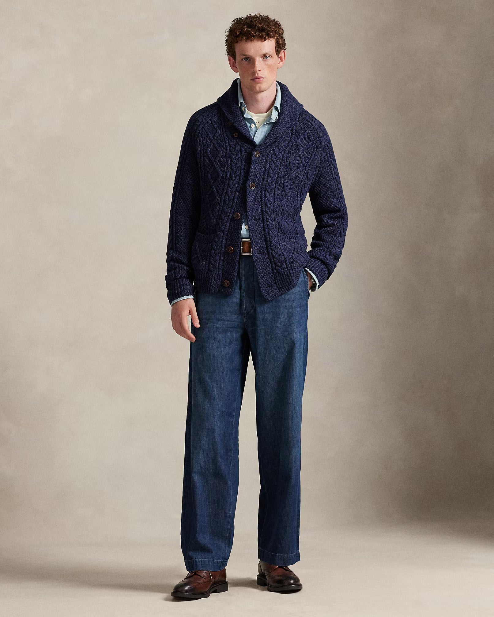 Chaleco de algodón tejido a mano con cuello chal